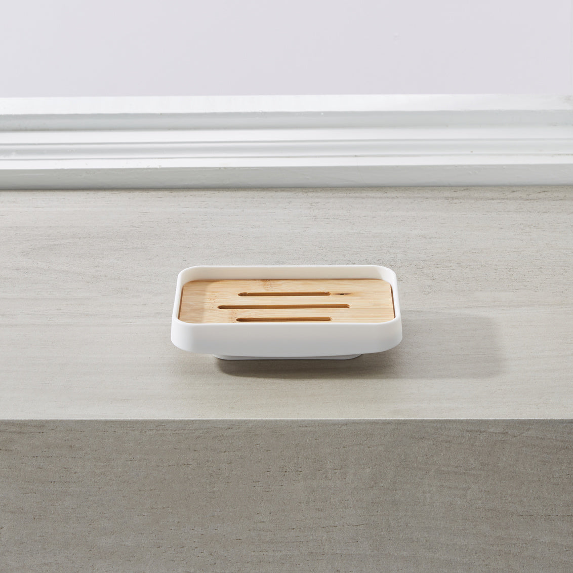 ASPEN SOAP DISH PP W/BAMBOO White