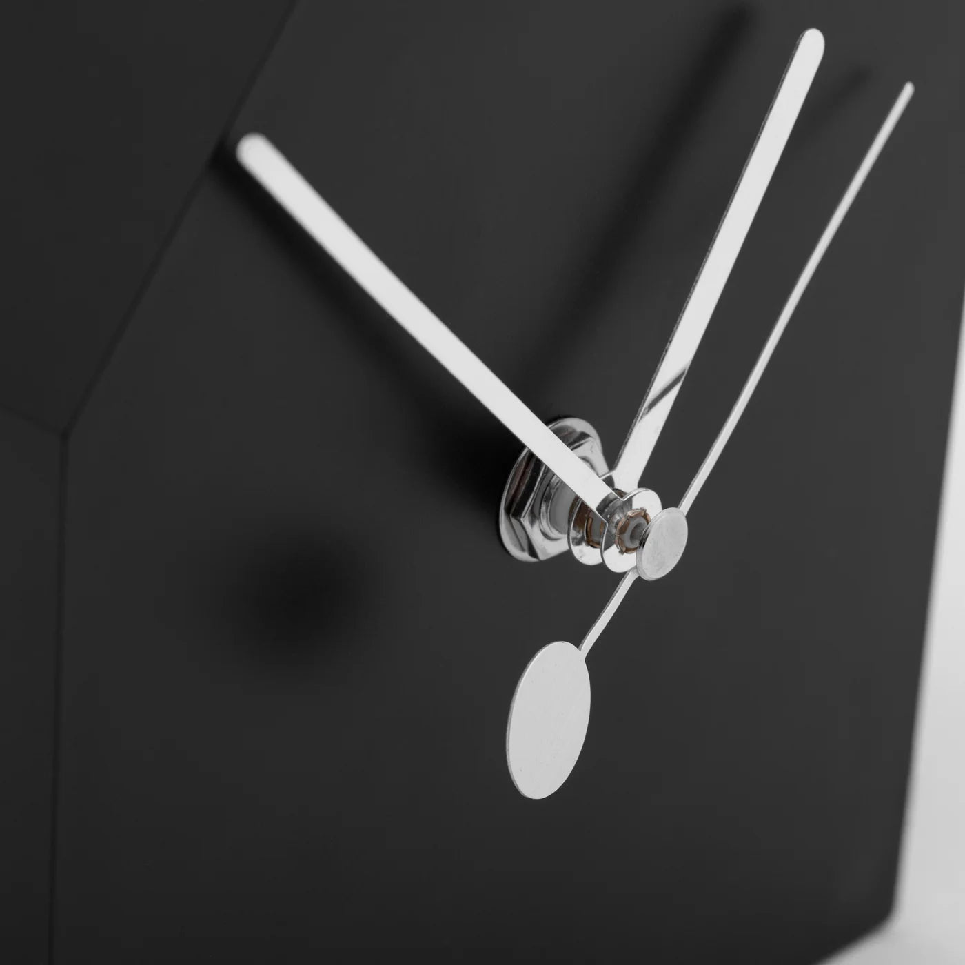 Motion Birdhouse Clock