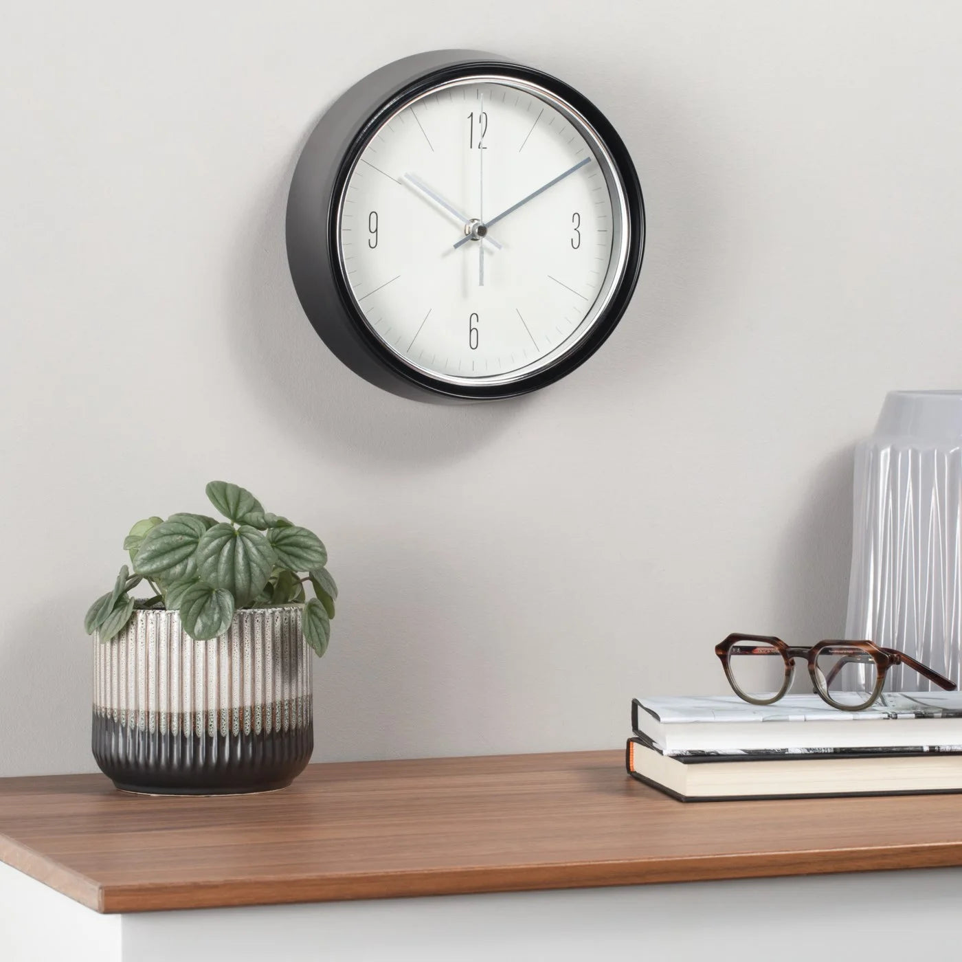 OLIVER 9D" RETRO White WALL CLOCK