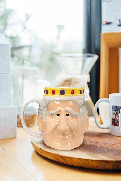 King Charles Shaped Mug-4.5"H(16oz)