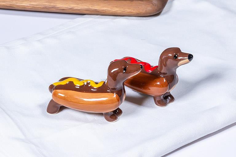 Dachshunds in Hot Dogs Salt & Pepper