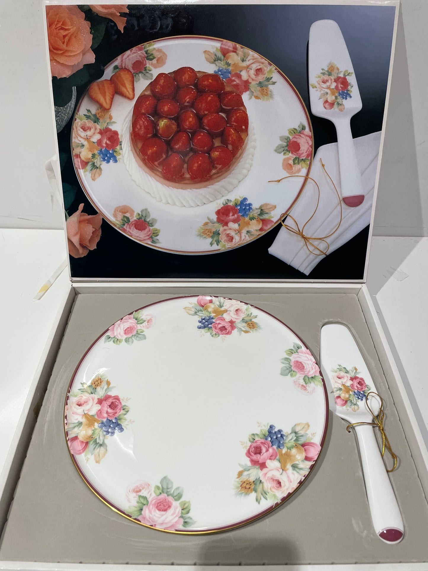 Mikasa Bone China Cake Plate & serving spoon