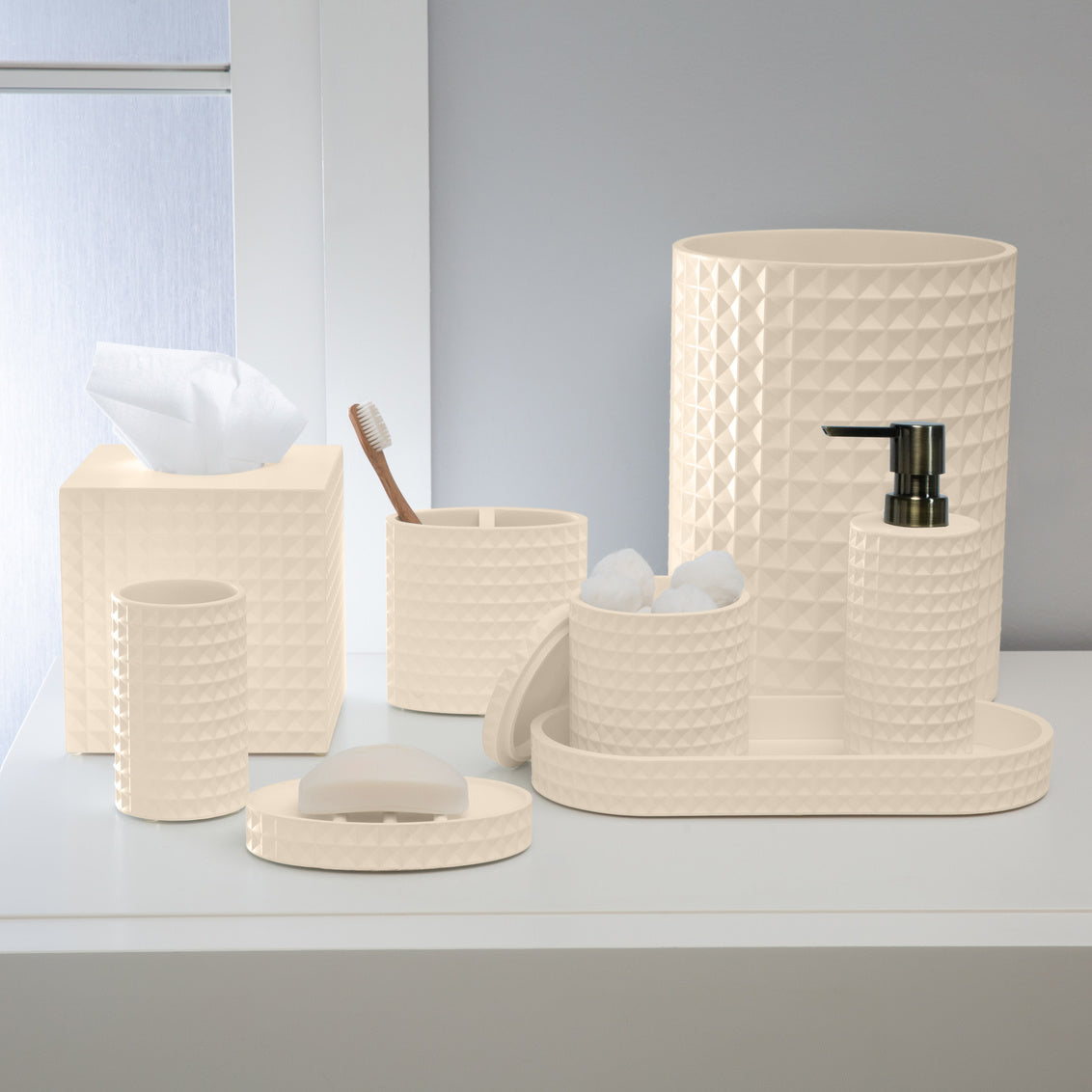 BRAEMAR WASTEBIN RESIN IVORY