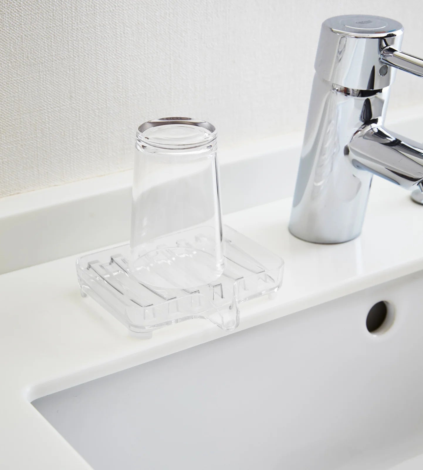 VEIL Self-Draining Soap Tray - Acrylic