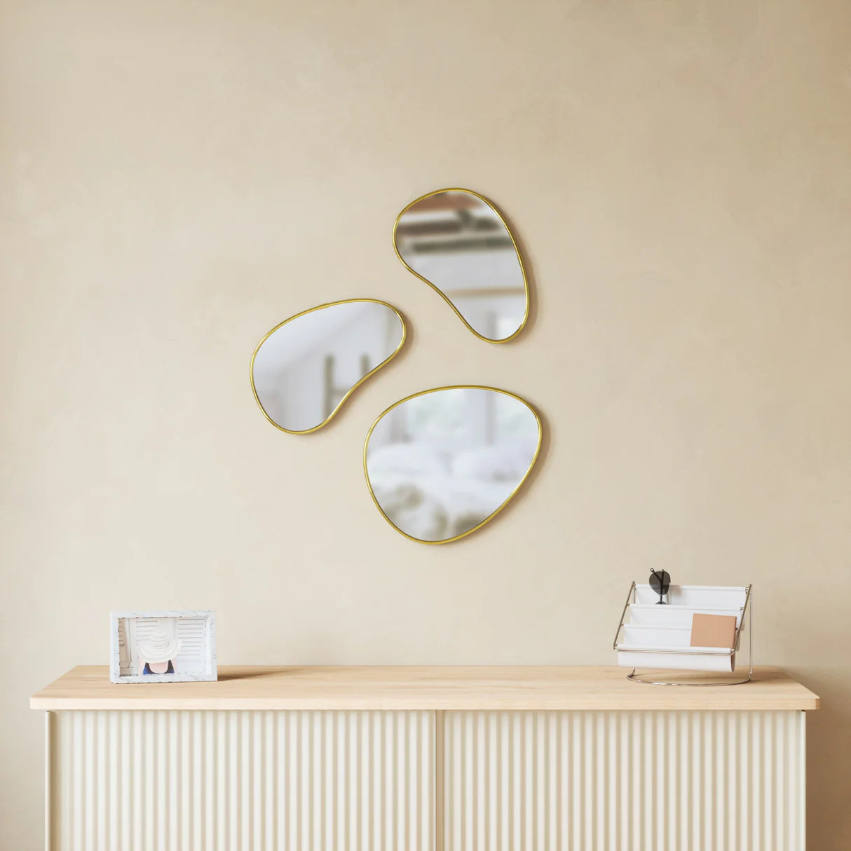 Hubba Pebble Wall Mirror brass