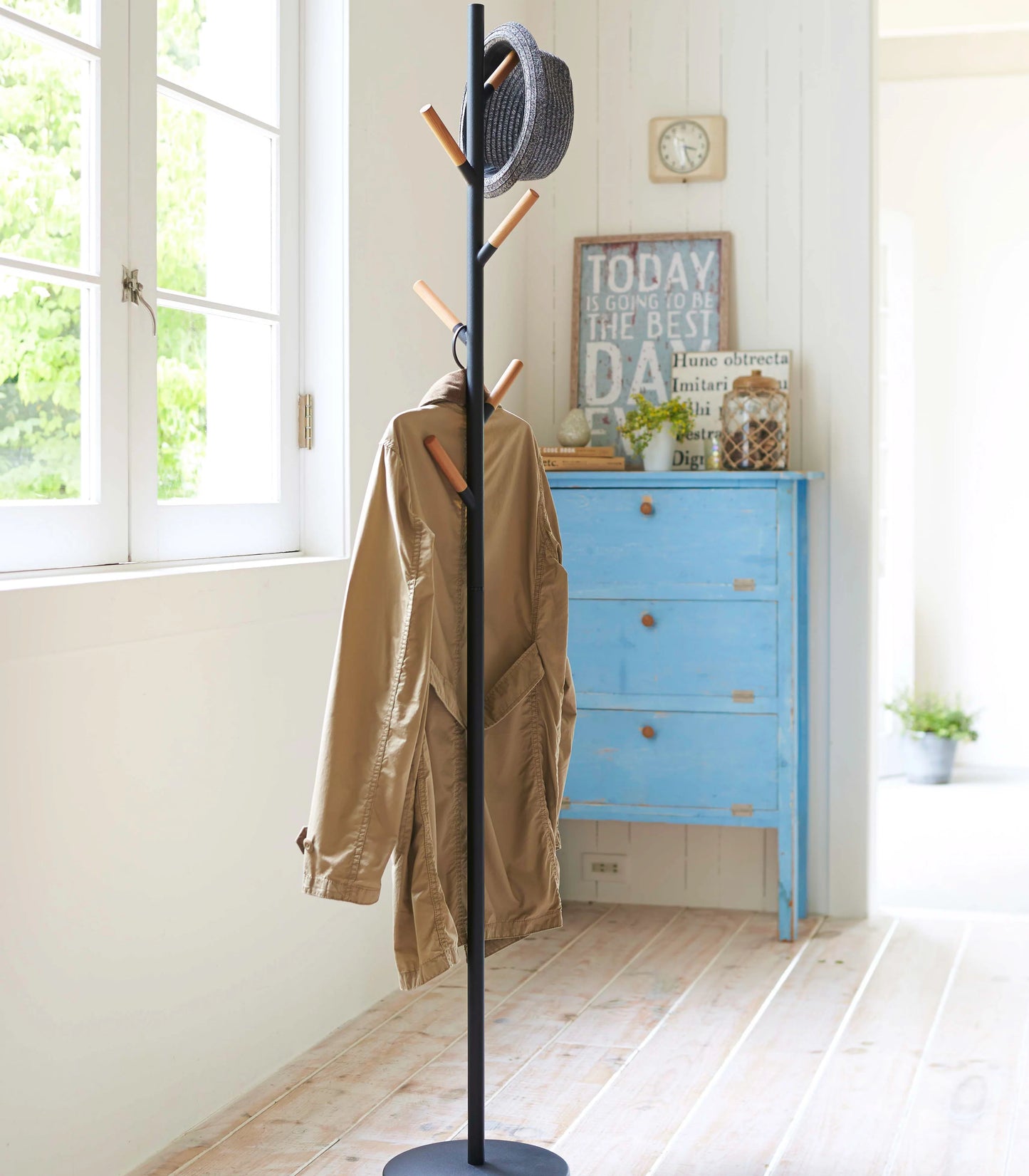 Plain Coat Hanger Bk