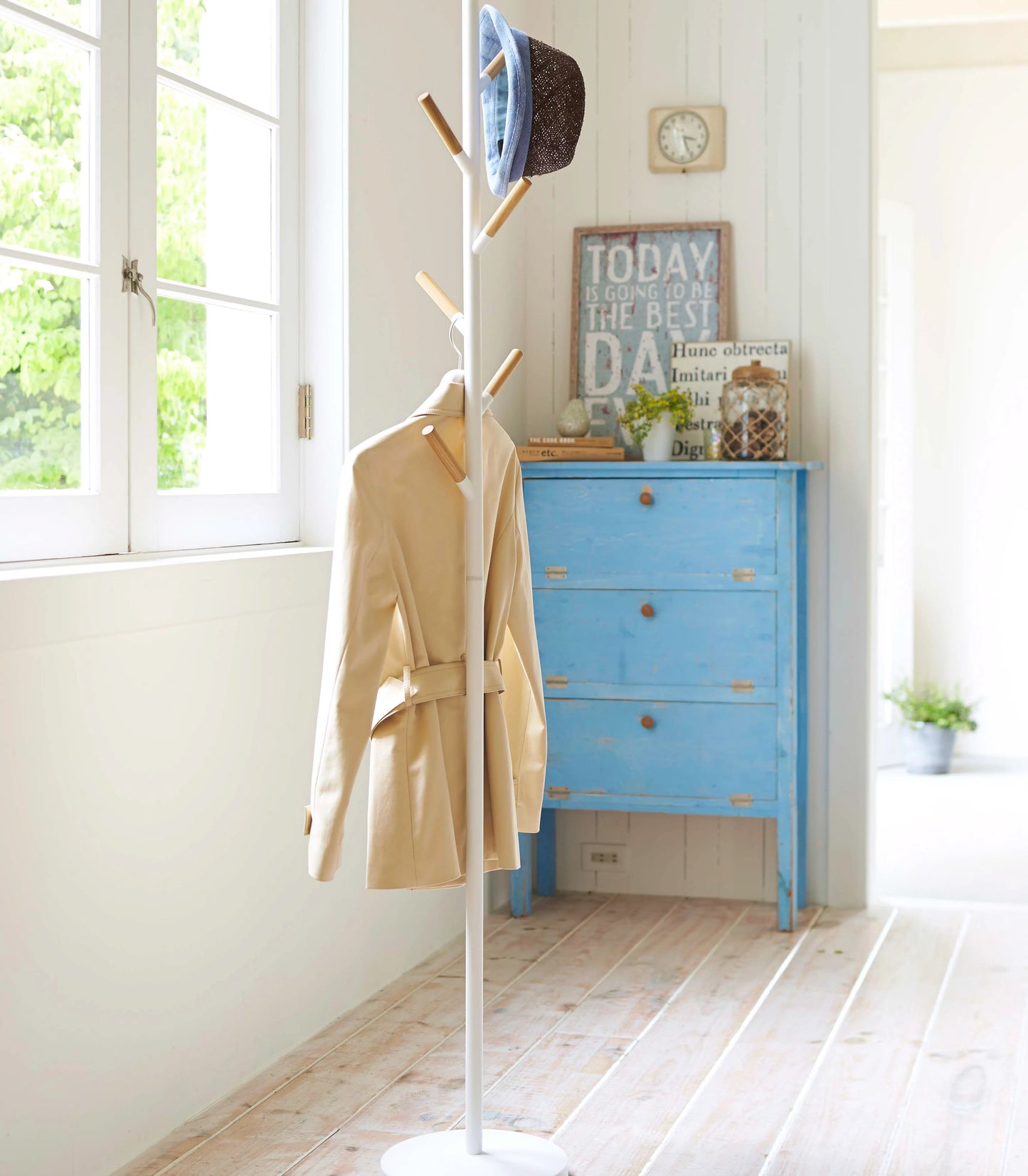 Plain Coat Hanger white